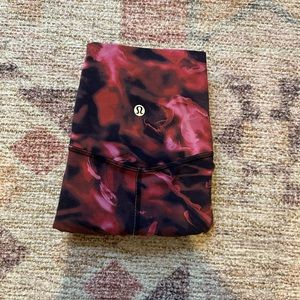 Black and red lululemon align leggings!